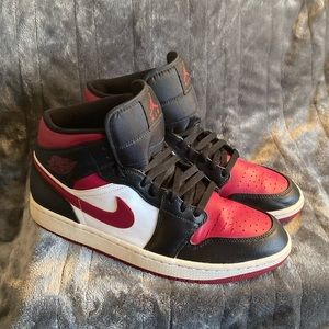 Nike Air Jordan 1 Mid - Noble Red